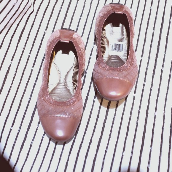 COPY - Geox pink ballerina flat shoes sz 6 quilted non slip best for narrow feet - Picture 1 of 4